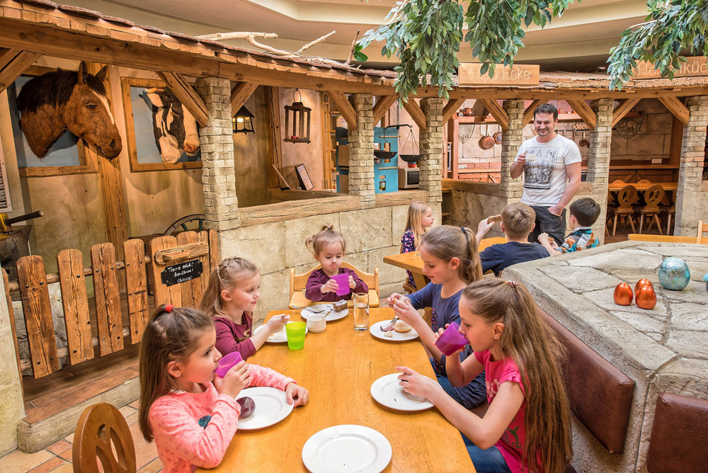 Kinderrestaurant Leading Family Hotel Resort Alpenrose