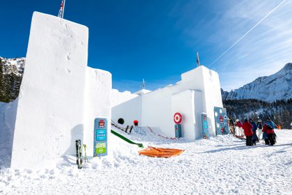 Die neue Schneeburg sorgt für Winterspaß bei kleinen Besuchern © FroZenLights