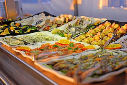 Köstliches Buffet im Beach Restaurant paradu tuscany ecoresort