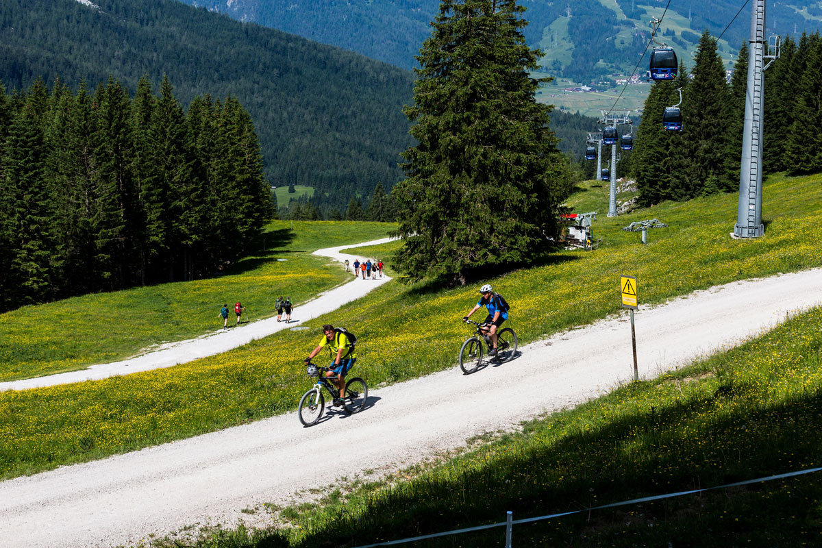 Die Ehrwalder Alm bietet zahlreiche Bike-Routen für alle Niveaus © FroZen Lights