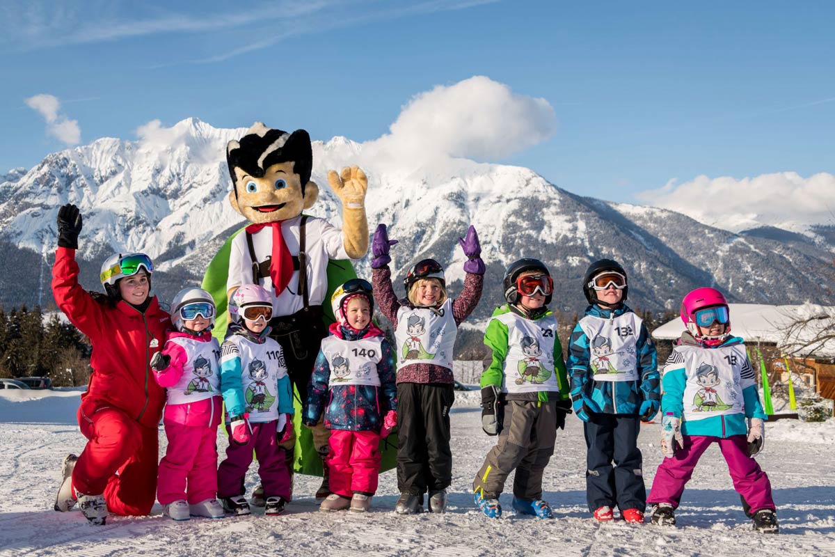Kinder beim Skikurs © TVB Silberregion Karwendel