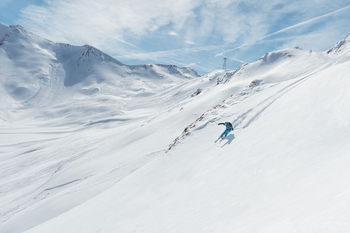 Einen möglichen Einstieg ins Ischgler Backcountry bietet die Piz Val Grondabahn, die Wintersportler auf 2.812 Meter befördert © TVB Paznaun – Ischgl