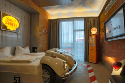 Herbie VW Käfer - als Bett gestaltet © Clever Stay Hotel