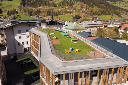 Den Weitblick über die Dächer von Hofgastein genießen © Hotel Blü Gastein