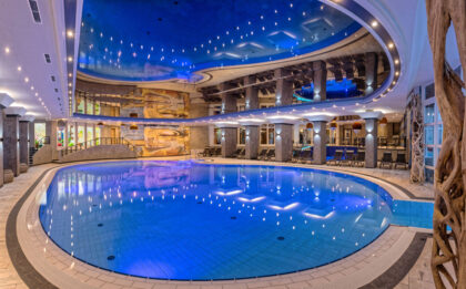 Großes Schwimmbad © Oberjoch - Familux Resort