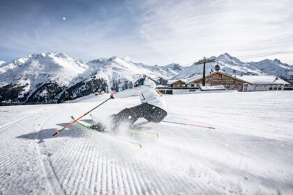 Mit Schwung zurück – die neue Skisaison beginnt in St. Anton am Arlberg/Österreich am 3. Dezember 2021 © TVB St. Anton am Arlberg/Fotograf Patrick Bätz
