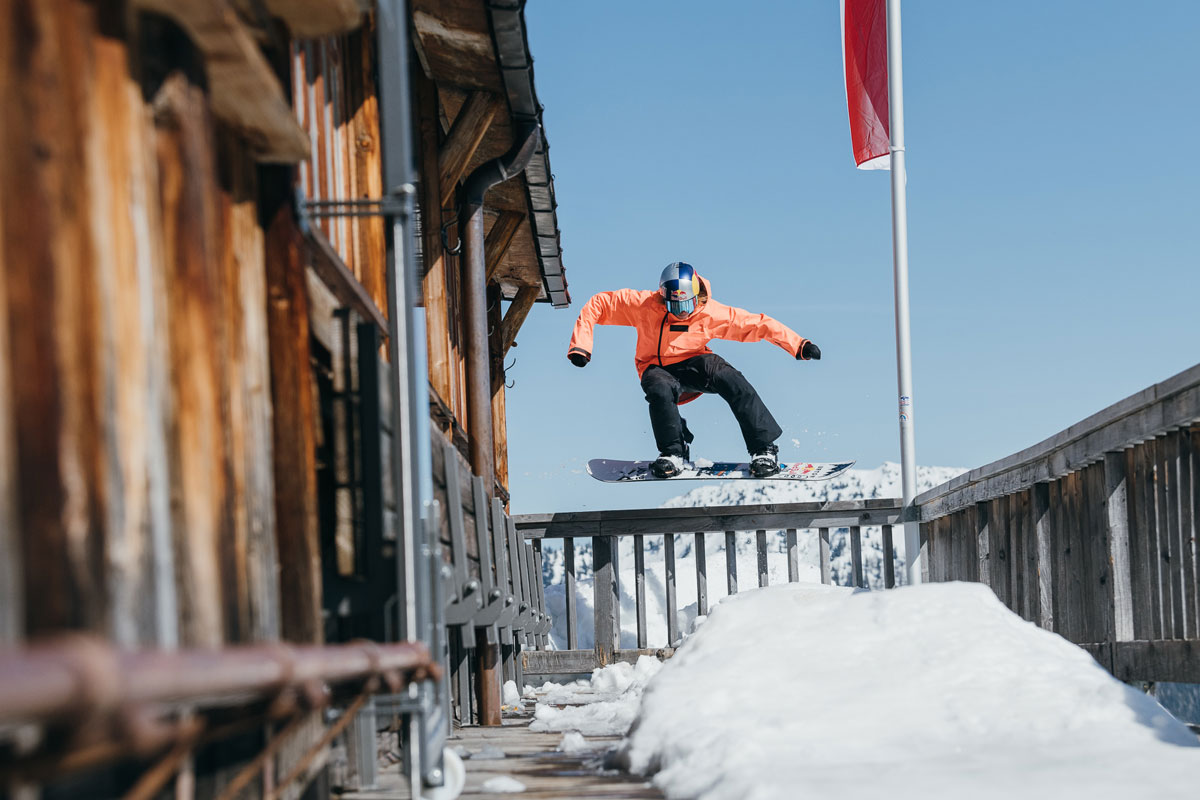 04_Snowboarding Reverse Hütte © Sam Strauss Red Bull Content Pool
