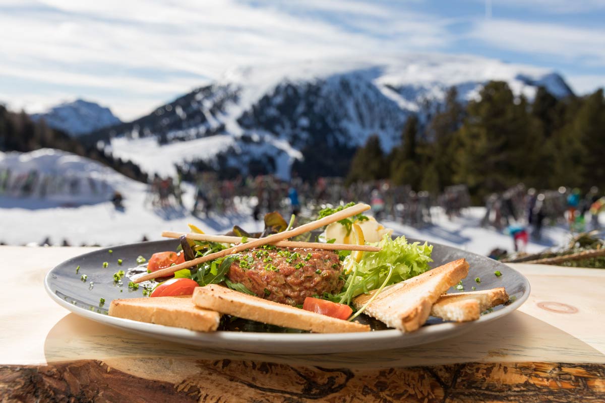 Beef and Snow © Eggental Tourismus, Mayrl Alm