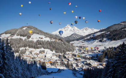 Zu den Filzmooser Heißluftballonwochen werden mehr als 50 Ballonteams aus 15 Nationen erwartet © Filzmoos Tourismus / Coen Weesjes