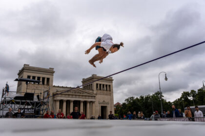 Profis auf der Slackline beim Münchner Sportfestival © Simon Gotzler