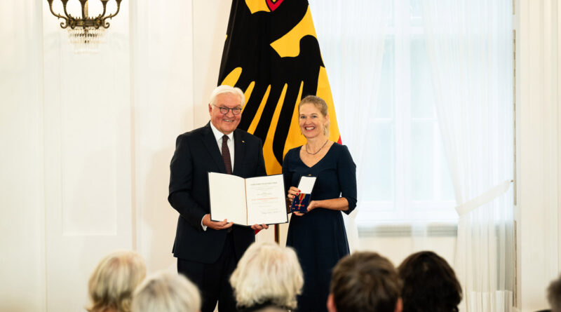 Antje von Dewitz erhält den Bundesverdienstorden vom Bundespräsidenten