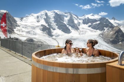 Anstossen im Jacuzzi (c) Steve Hadorn