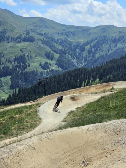 Hinterglemm 12er Sky Line mit woom bike- © Roland Schopper