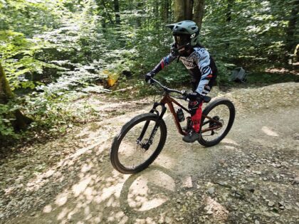 Heummödern Trail mit Faith Mini-Mullet Bike © Roland Schopper