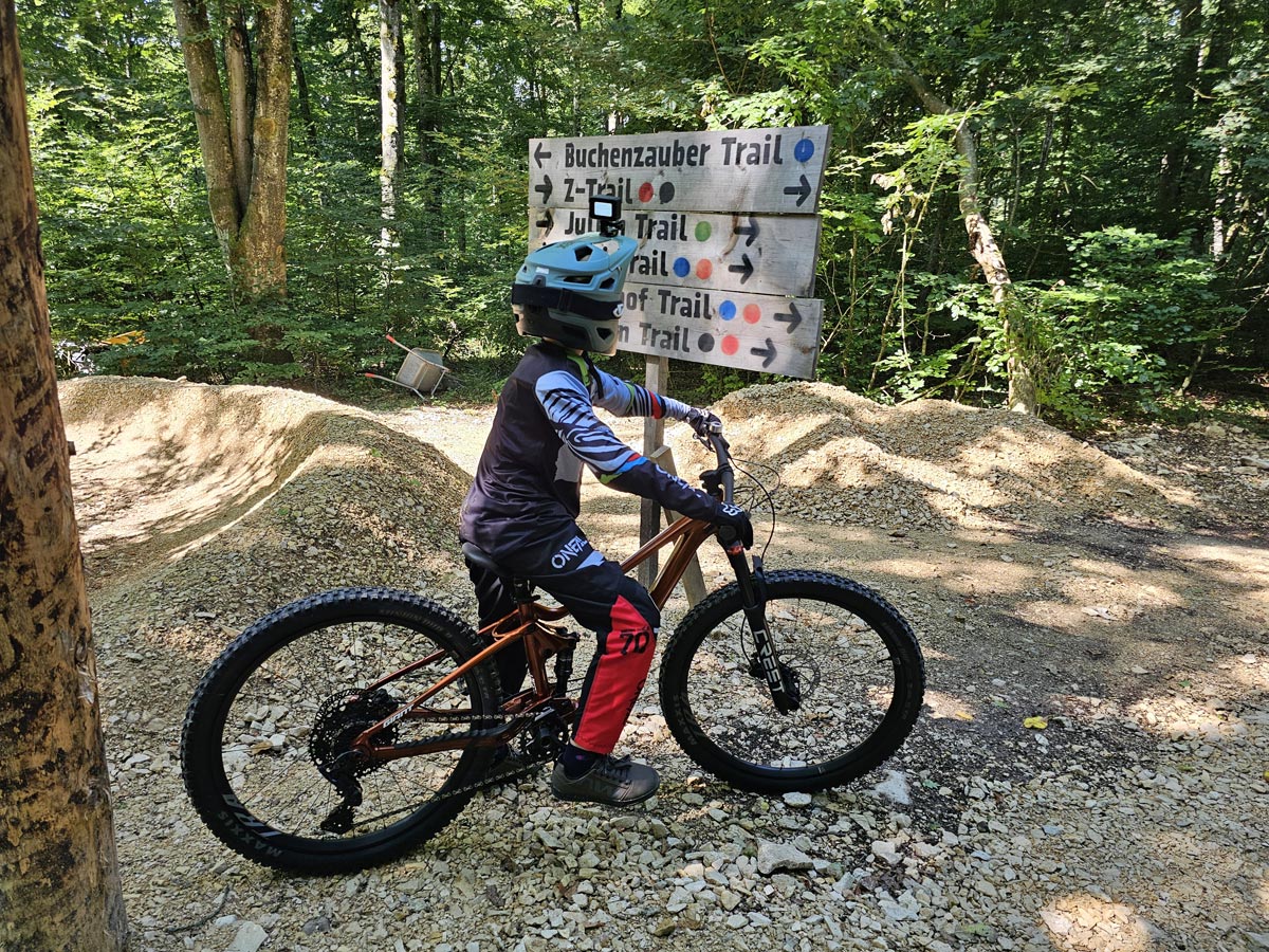 Heummödern Trail mit Giant Faith Mini-Mullet Bike © Roland Schopper