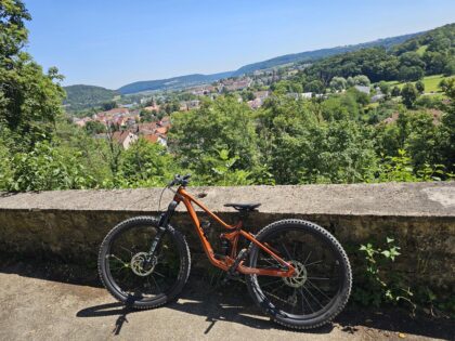 Heummödern Trail mit Giant Faith Mini-Mullet Bike © Roland Schopper