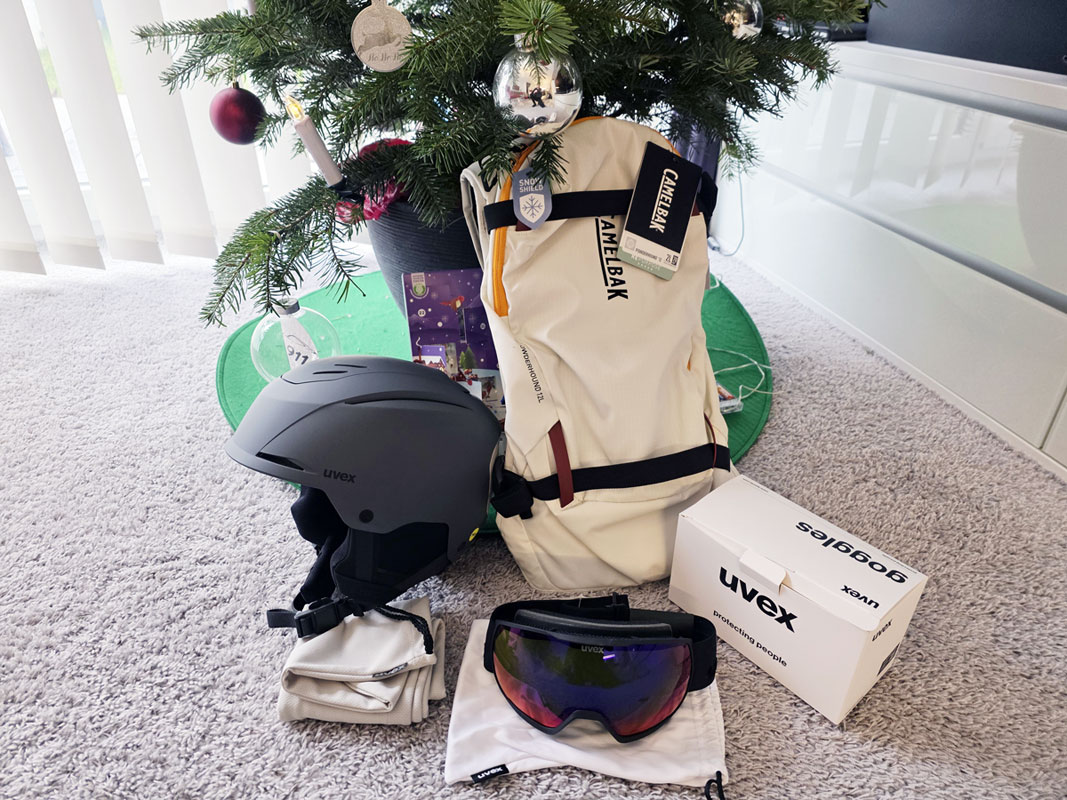 Weihnachtsgeschenke uvex und camelbak © Roland Schopper