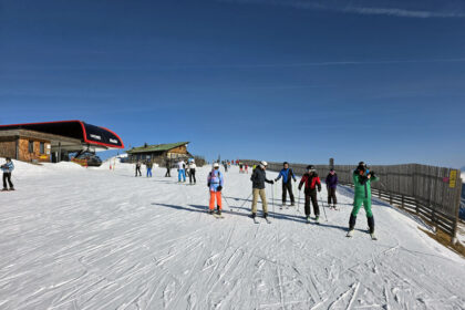 Mit dem KitzSkiXpress von Geldhauser nach Kirchberg Tirol © Roland Schopper