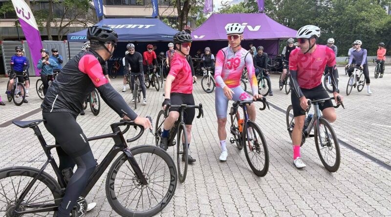 RIDE LIKE KING DAY 2026 GIANT STORE MUNICH Tony Martin zweiter von rechts vor der Abfahrt © GIANT STORE MUNICH