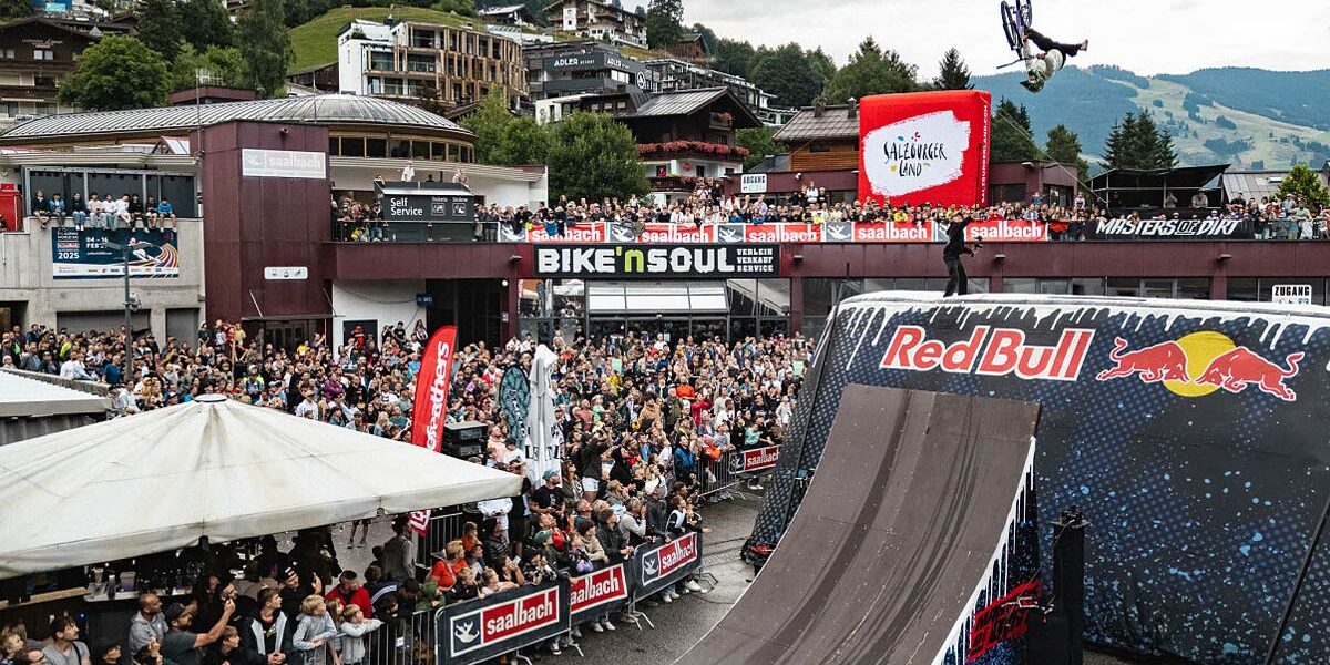 GlemmRide Bike Festival Masters of Dirt Big Air Show © Klaus Listl Saalbach