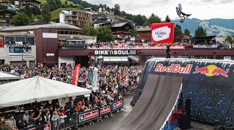 GlemmRide Bike Festival Masters of Dirt Big Air Show © Klaus Listl Saalbach