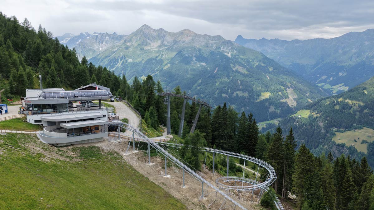 Schienenrodelbahn mit Bergstation. ©Elferbahnen / Götsch
