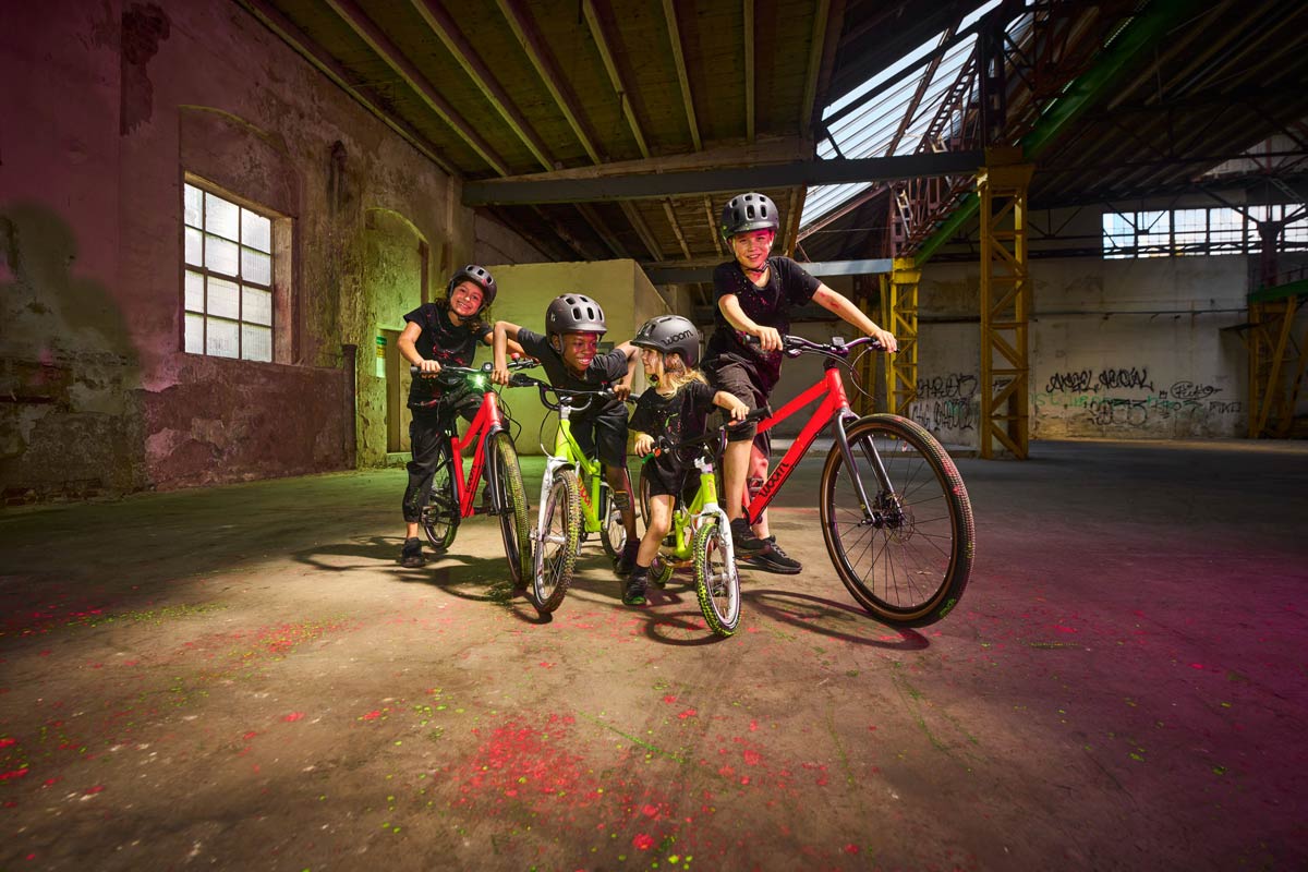 woom bringt Limited Edition in Neonfarben @ woom GmbH/Miriam Lindthaler