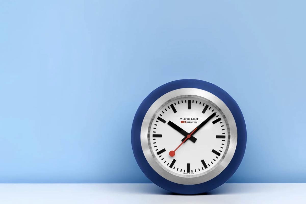 MONDAINE neue Globe Clock Kollektion