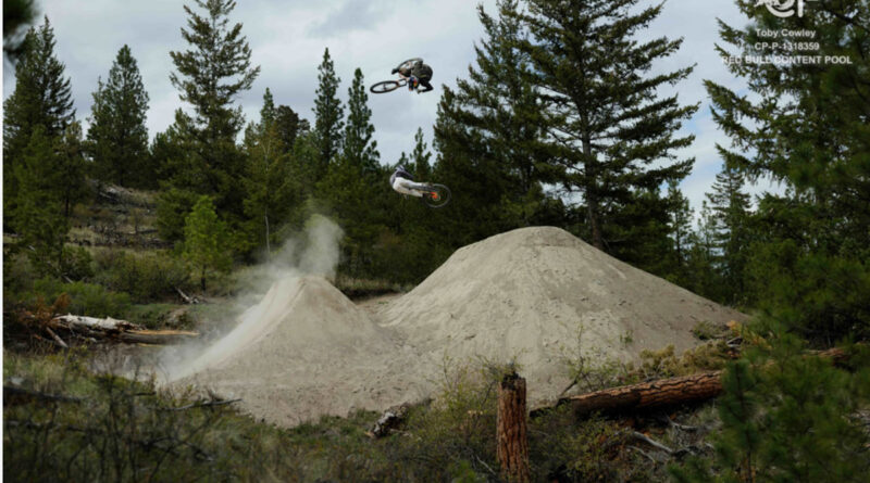 Brandon Semenuk, Hugo Frixtalon © Toby Cowley / Red Bull Content Pool