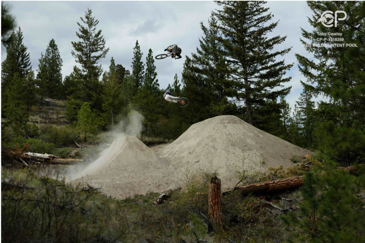 Brandon Semenuk, Hugo Frixtalon © Toby Cowley / Red Bull Content Pool